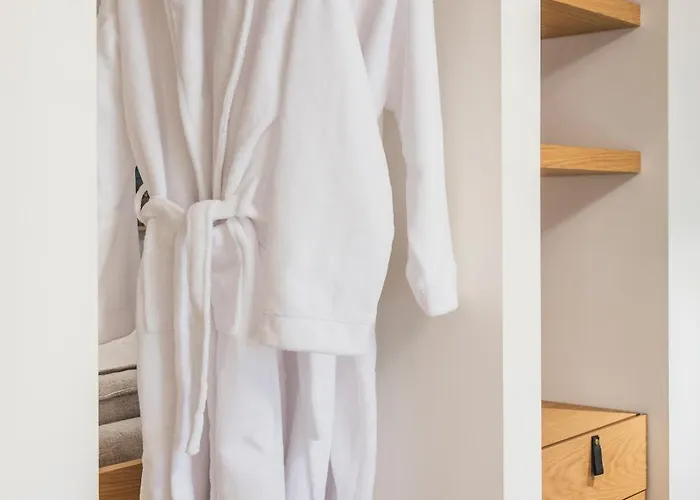 Oda ve Kahvaltı Anaya 4*